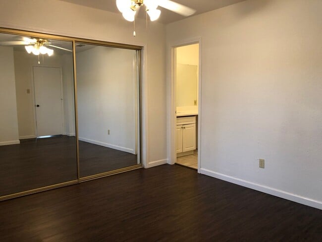 Building Photo - 208 E Denton Dr