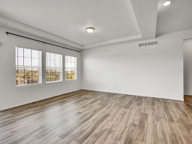 Building Photo - $3,295, 3 bed, 3 bath, located in Erie