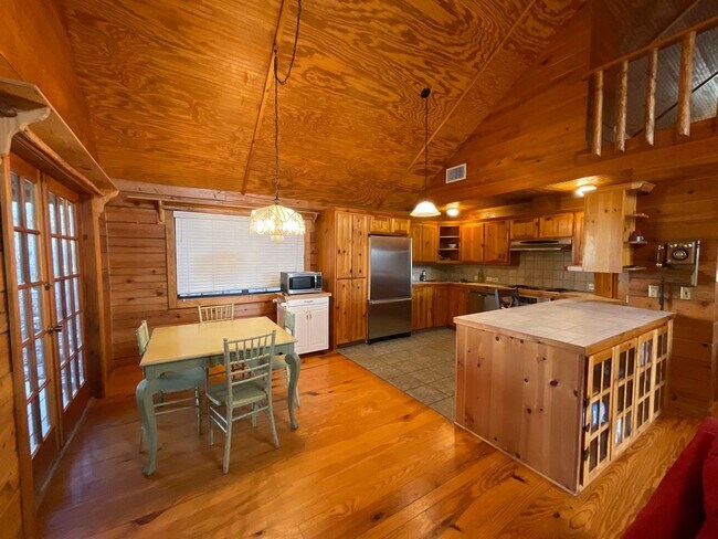 Building Photo - Gorgeous 2 Bedroom, 2 1/2 Bath Home  with BONUS room in Sunrise Beach, TX.