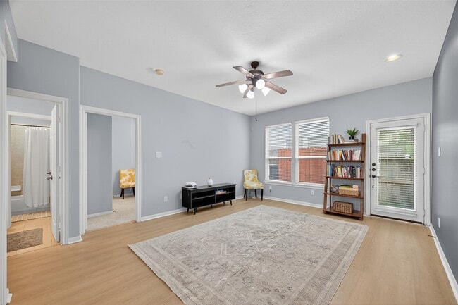 Building Photo - 1750 Aden Dr