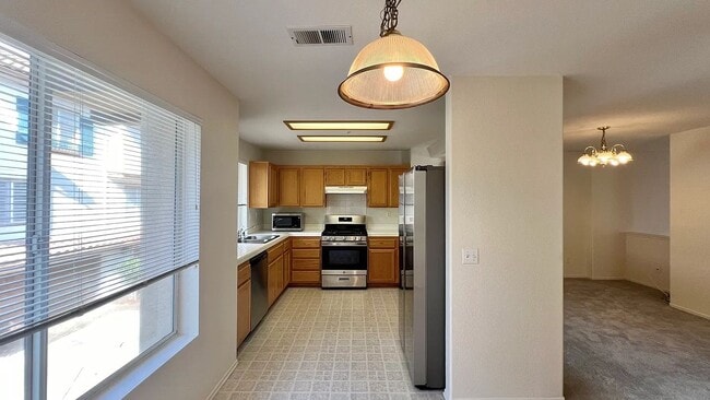Building Photo - 10206 Wateridge Cir