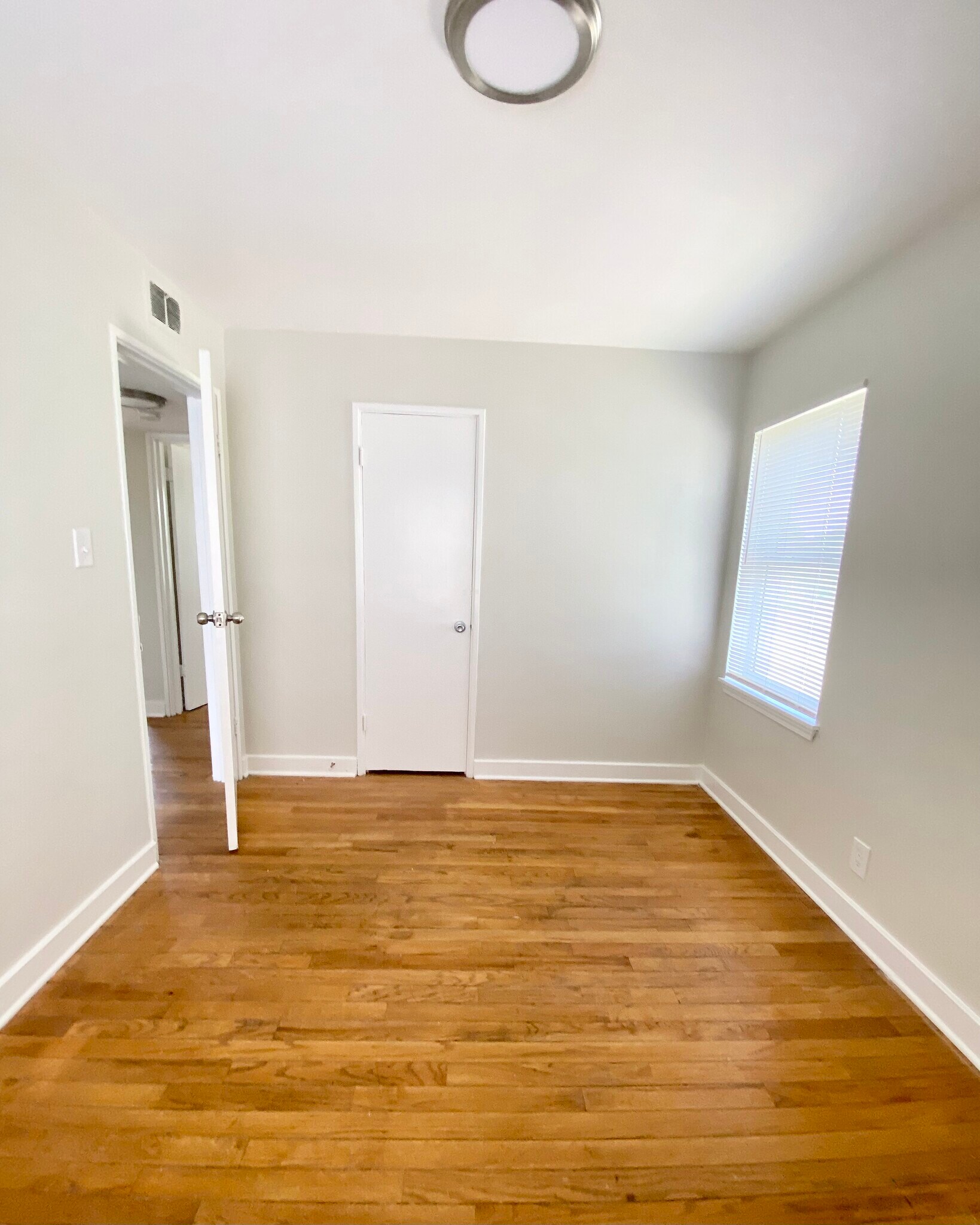 Building Photo - 1445 Nightingale Rd