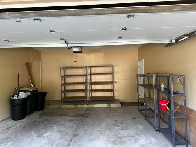 Building Photo - 7356 Hedgerow Ct