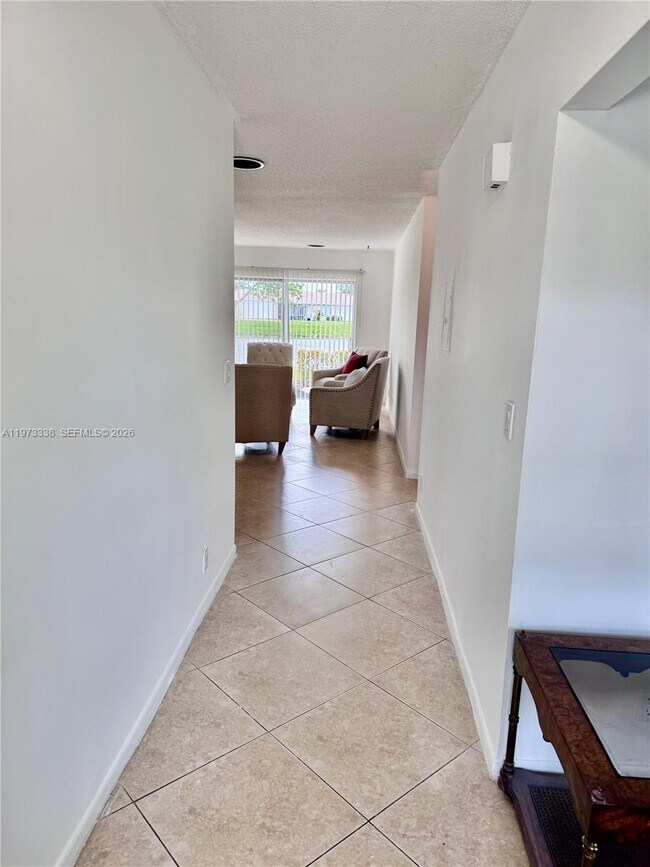 Building Photo - 8838 Bella Vista Dr