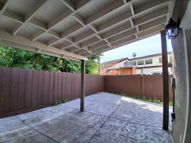 Building Photo - 2112 Eicher Ave