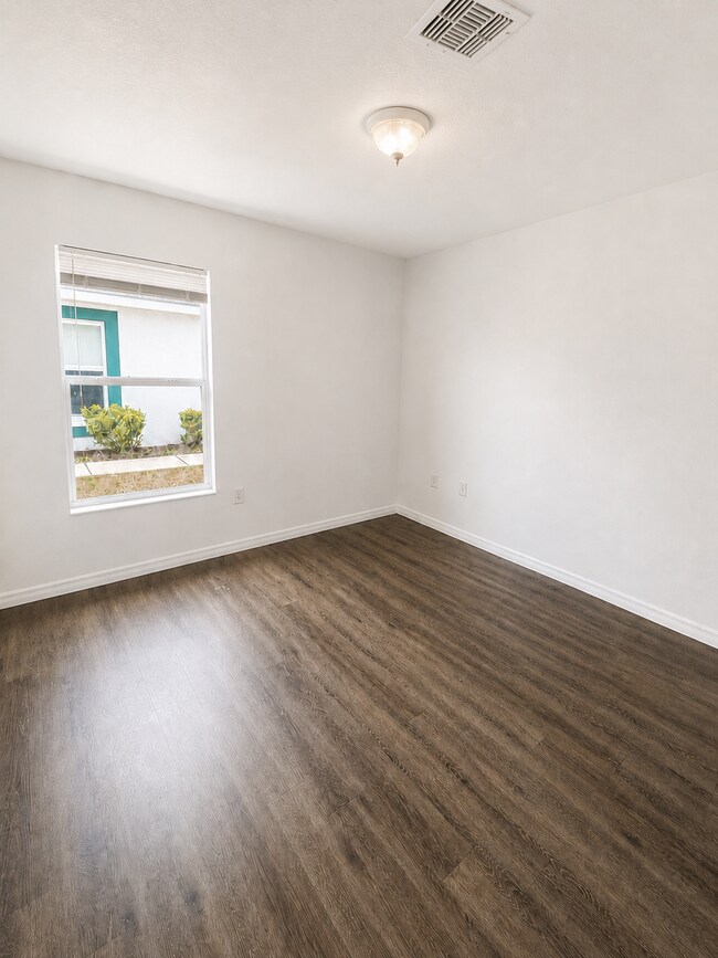 Building Photo - 38627 Rose Ln