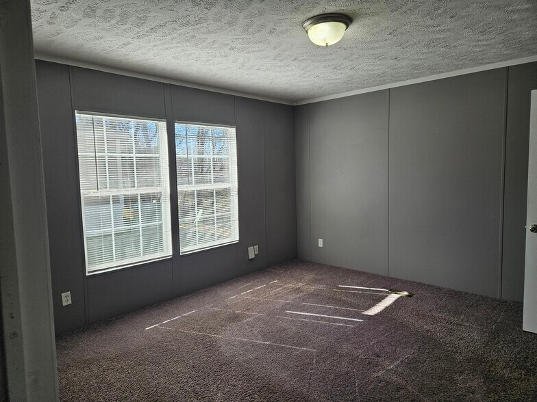 Building Photo - 64 Lynnwood Cir