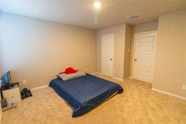 Building Photo - 2221 Middle Rdg Dr