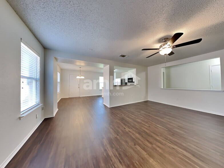 Building Photo - 5428 Kleberg Dr