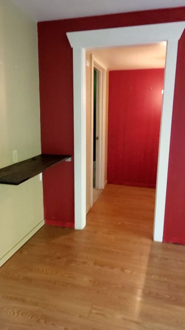 Building Photo - 2 & 4 Bedroom Apartments with Classic Charm & Bay View