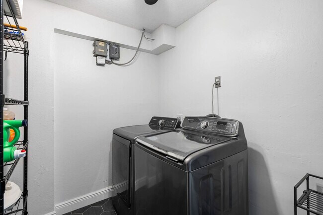 Building Photo - 6398 Woodland Blvd