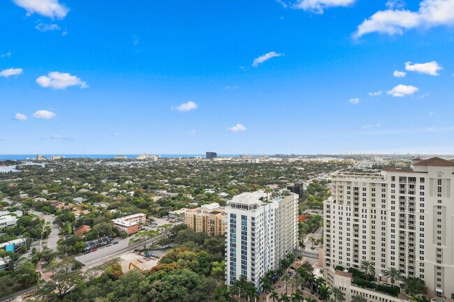 Building Photo - 347 N New River Dr E