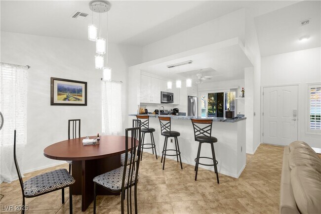 Building Photo - 2800 Linkview Dr