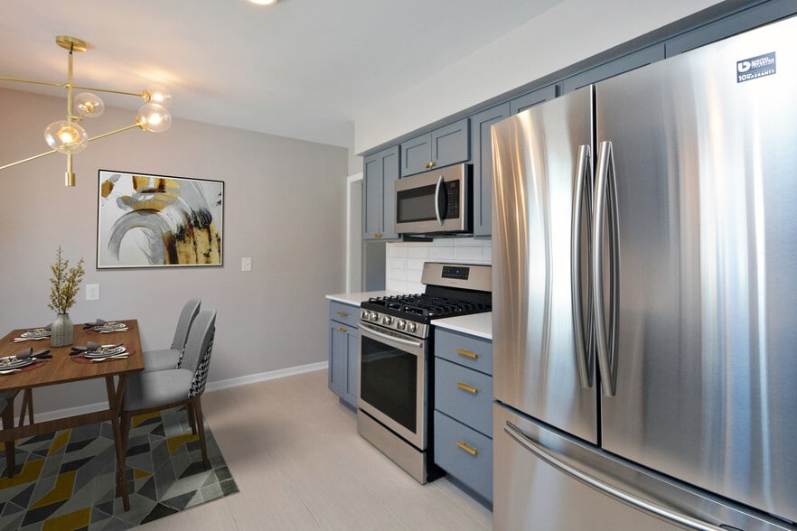 Kitchen with dining area (virtually staged) - 5204 Grandview Ln