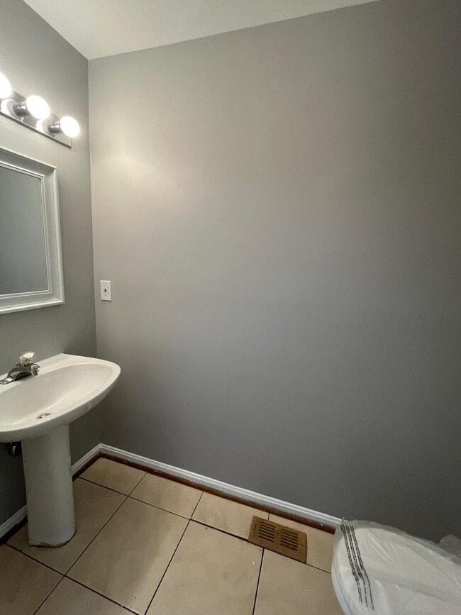 Building Photo - 4674 Mews Dr