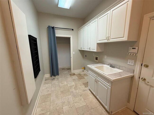 Building Photo - 8624 Old Marsh Way