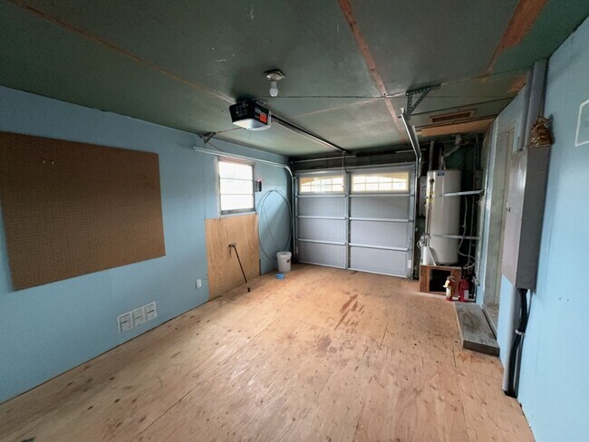 Building Photo - 4029 Walnut Dr