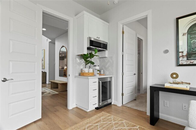Building Photo - 211 Abbeyville Walk