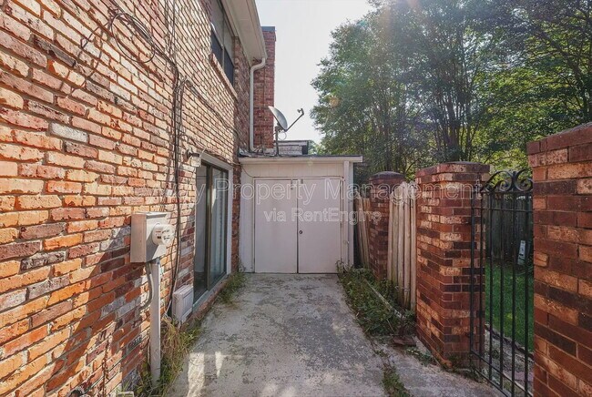 Building Photo - 2918 Arrowhead Dr
