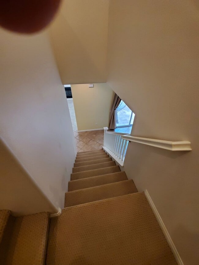 Building Photo - Spacious 4 Bedroom 3 Bath Two Story Riverp...