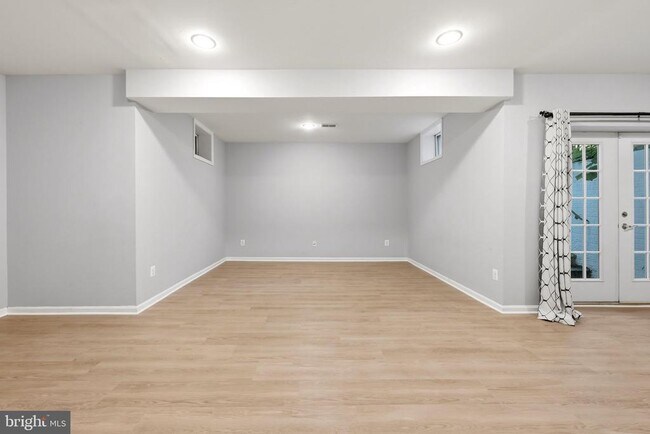 Building Photo - 43725 Red House Dr
