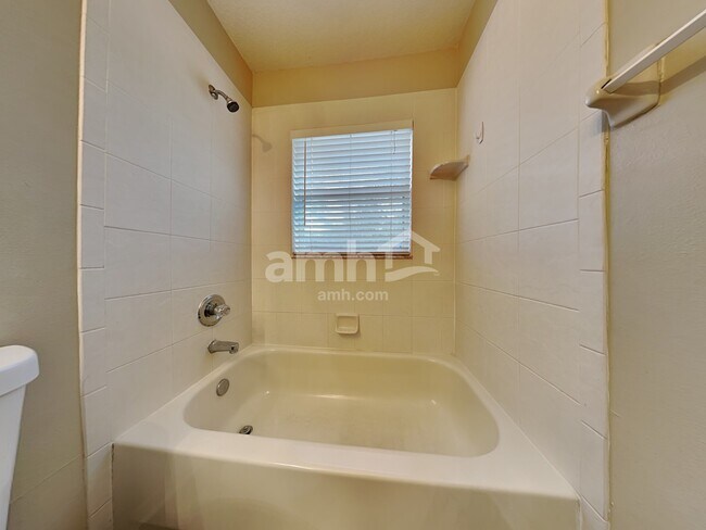 Building Photo - 4735 Roundview Ct