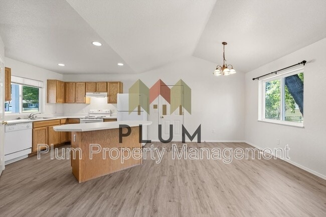 Building Photo - 5449 Golf Dr