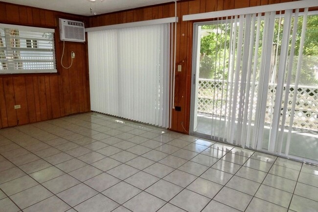 Building Photo - 661 Colson Dr