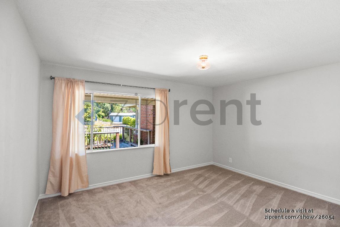 Building Photo - 3645 Mosswood Dr