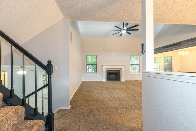 Building Photo - Newly Renovated 4 Bed / 3.5 Bath in Tulsa ...