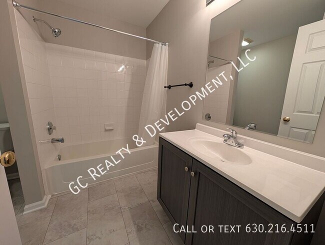 Building Photo - 3043 Kentshire Cir