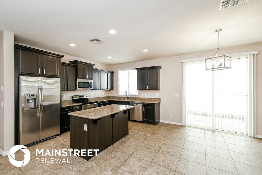 Building Photo - 4055 E Tulsa St