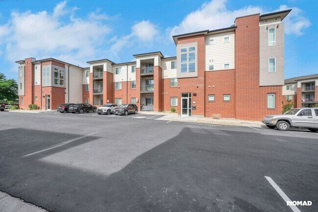 Building Photo - Charming 2BR-2BA Condo in Aurora Town Center