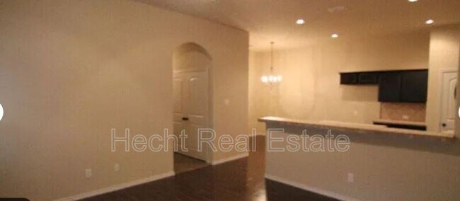 Building Photo - 526 Creekside Cir
