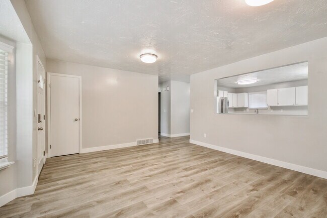 Building Photo - 8487 McKenzie Ln