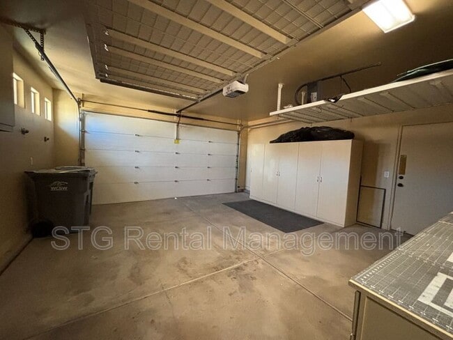 Building Photo - 530 S Coral Cv