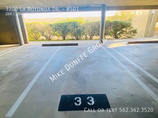 Building Photo - 3200 La Rotonda Dr