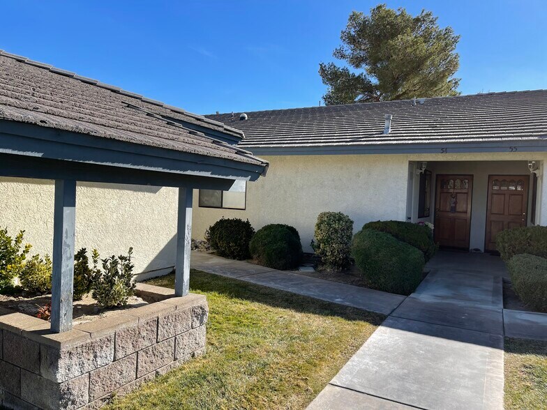 Primary Photo - 27535 Lakeview Dr