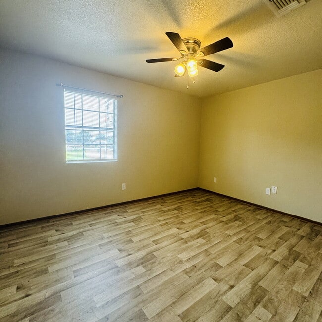 Building Photo - Modern Comfort Awaits: Spacious 2-Bedroom | 2.5-Bathroom Haven with Granite Elegance in Nederland...