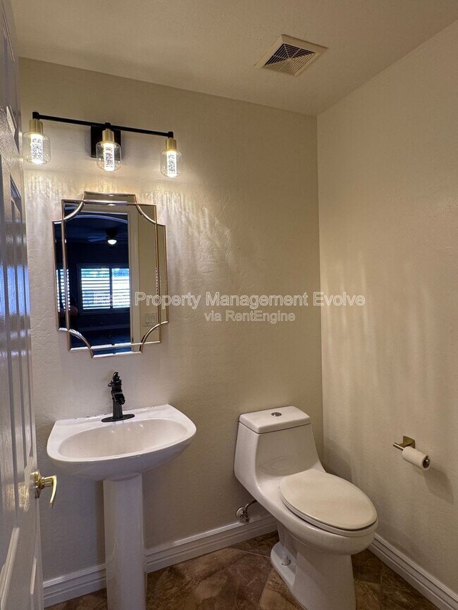 Building Photo - 10426 E Dolphin Ave