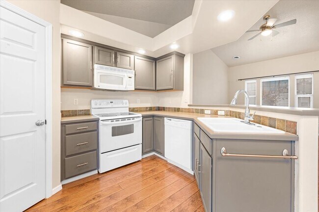 Building Photo - 3685 S Creekwood Way