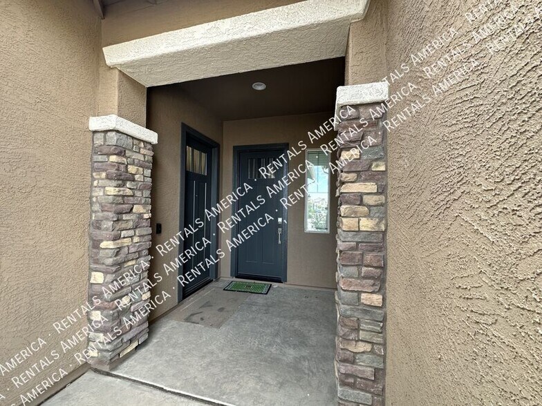 Building Photo - 2579 E Ibis St