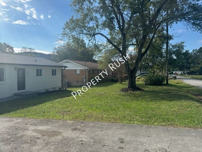 Building Photo - 824 Clift St