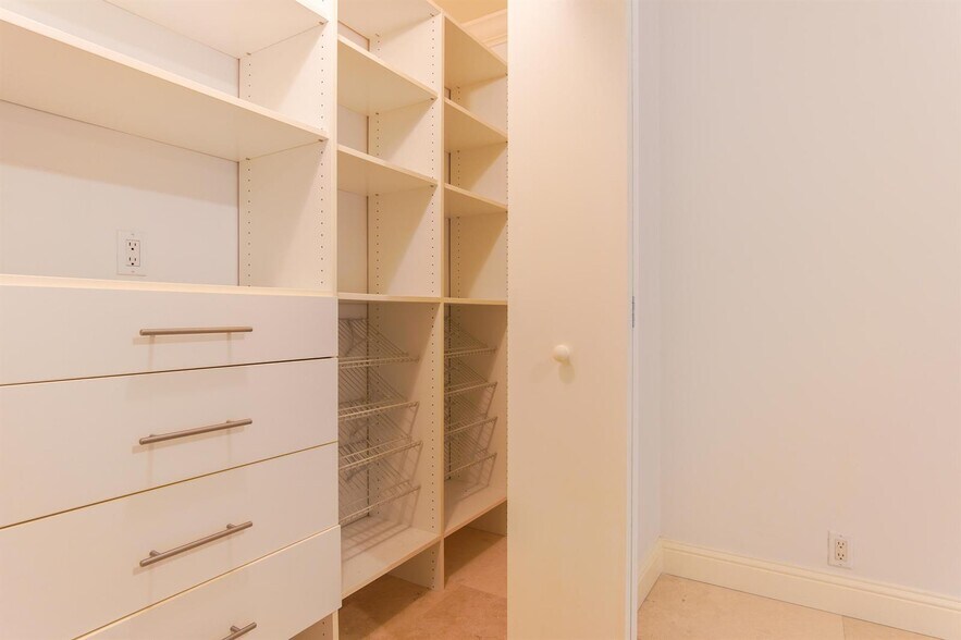 Building Photo - 251 Crandon Blvd