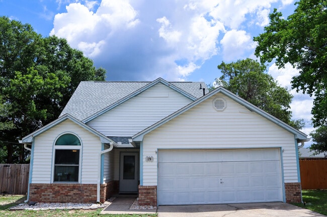 Building Photo - 19 Holly Rd