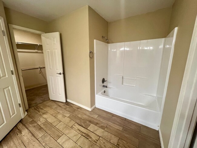 Building Photo - 514 Ridge Point Dr