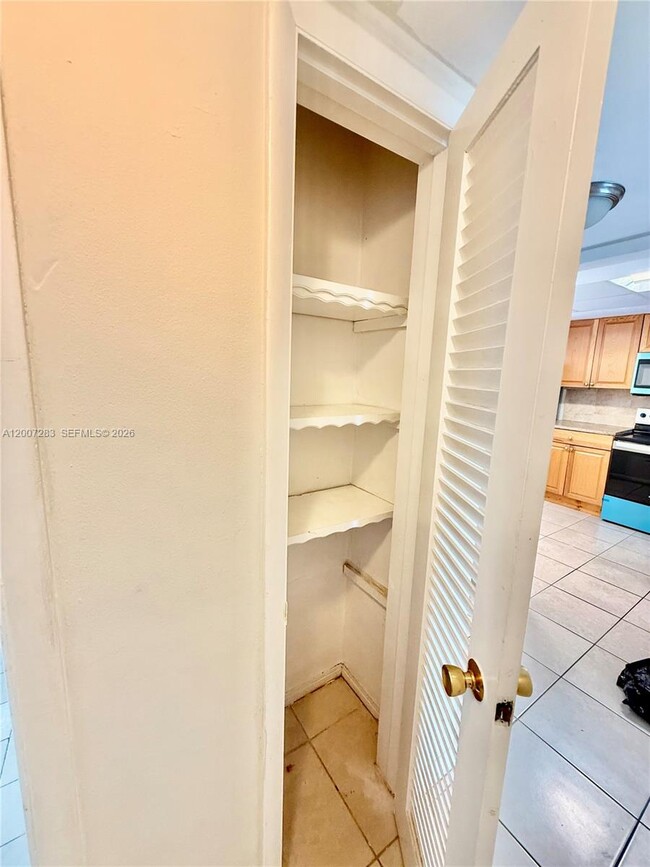Building Photo - 1591 NE Miami Gardens Dr