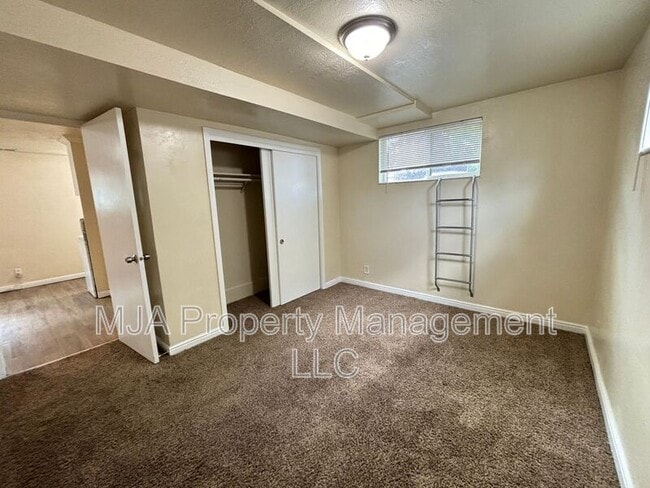 Building Photo - 1379 W 900 S