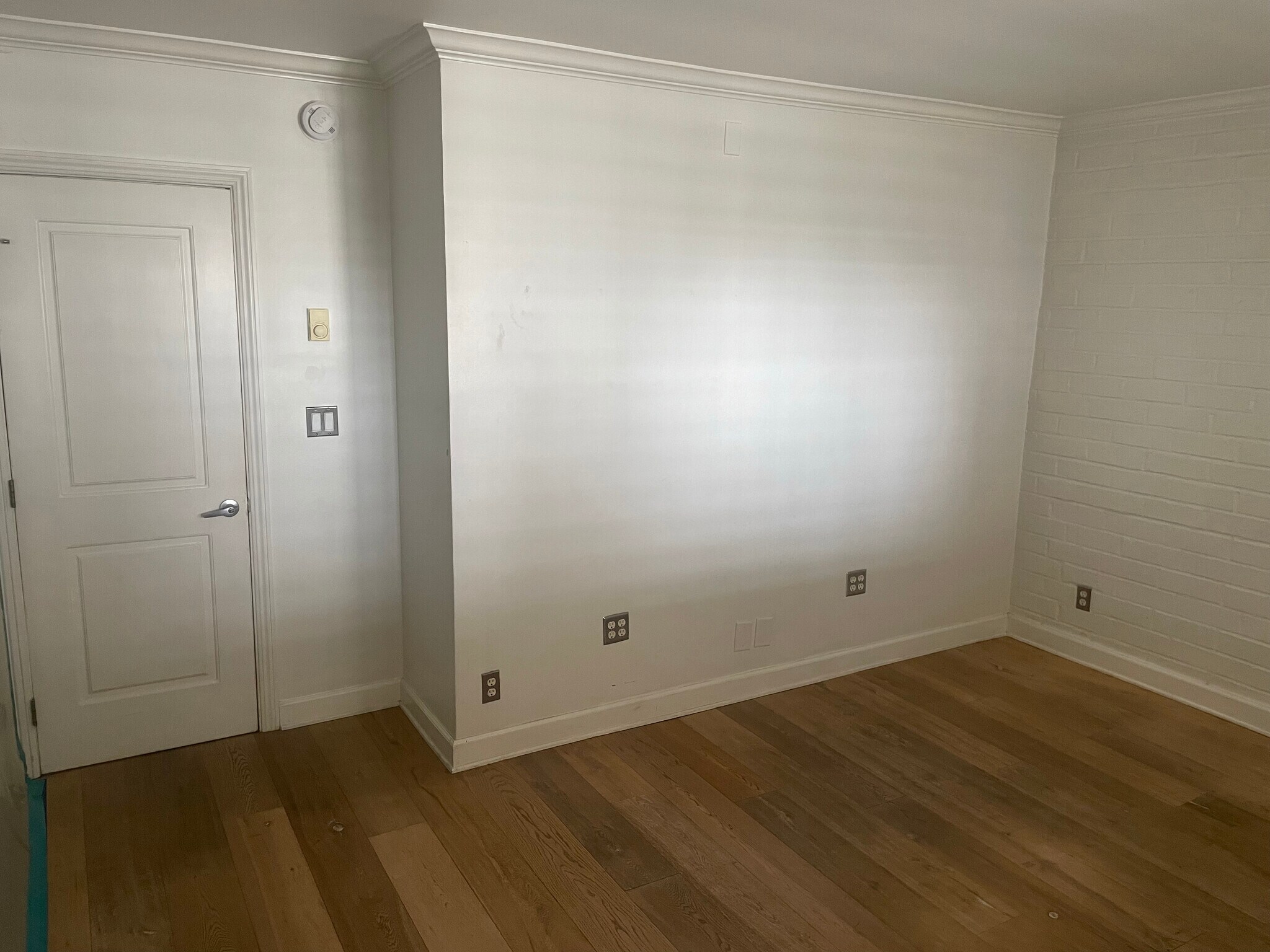 Building Photo - 7560 Hollywood Blvd