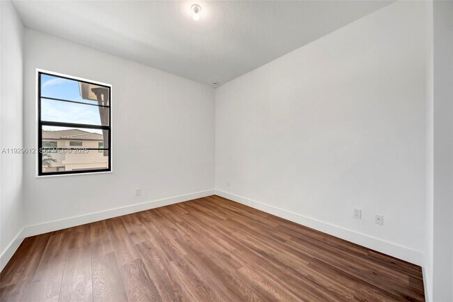 Building Photo - 1427 SW 23rd St